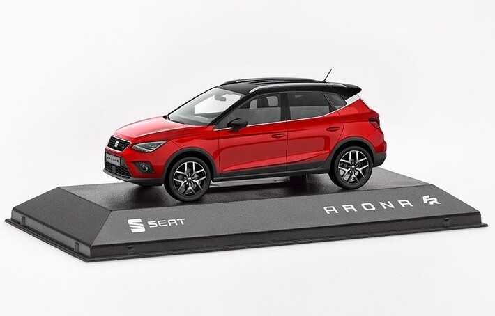 SEAT Arona FR Modellfahrzeug 1:43, desire red